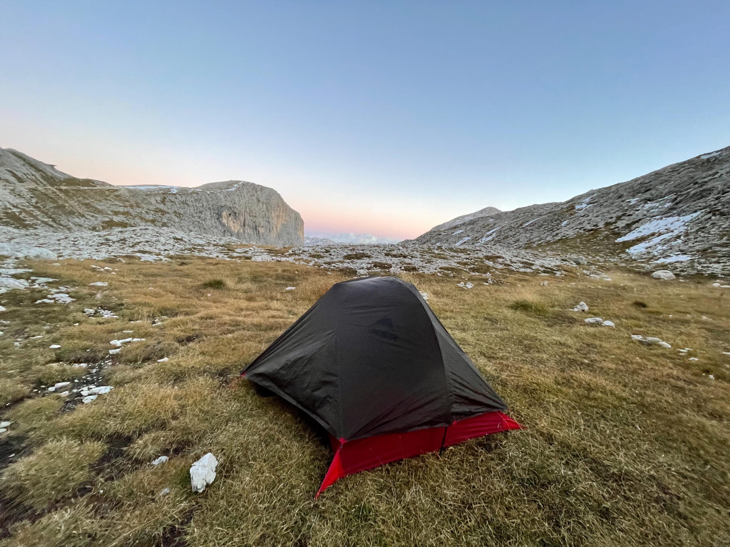 Bivouac refuge d'antermoia dolomites