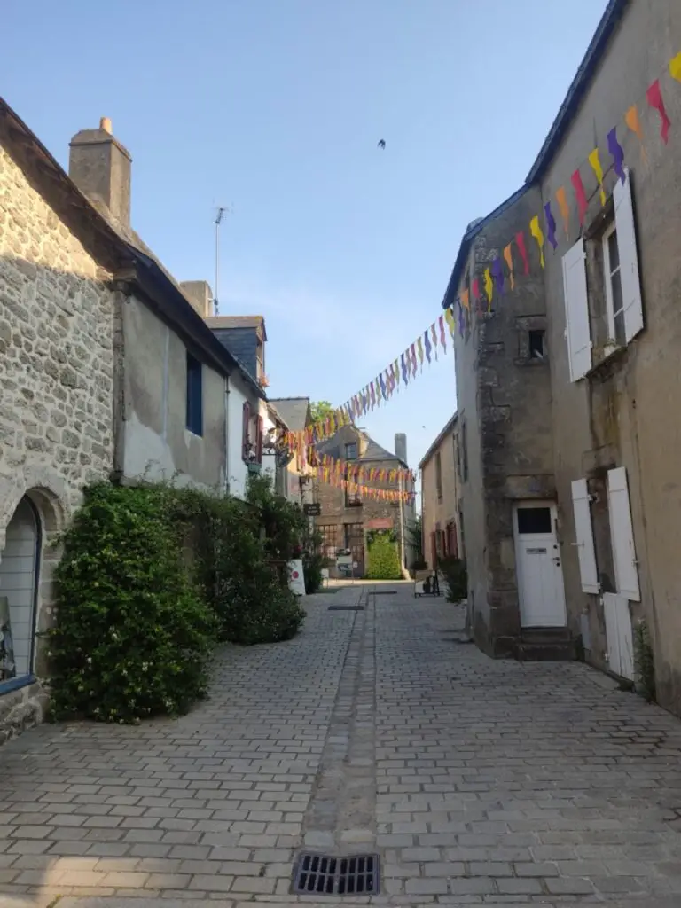 Guérande déserte à l'heure du café