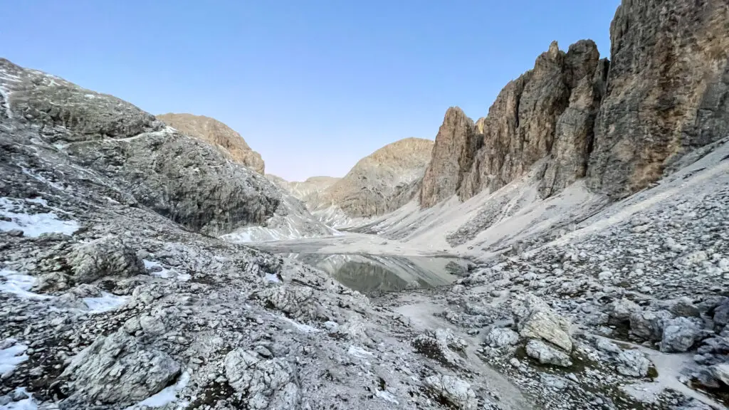 Lac d' antermoia dolomites