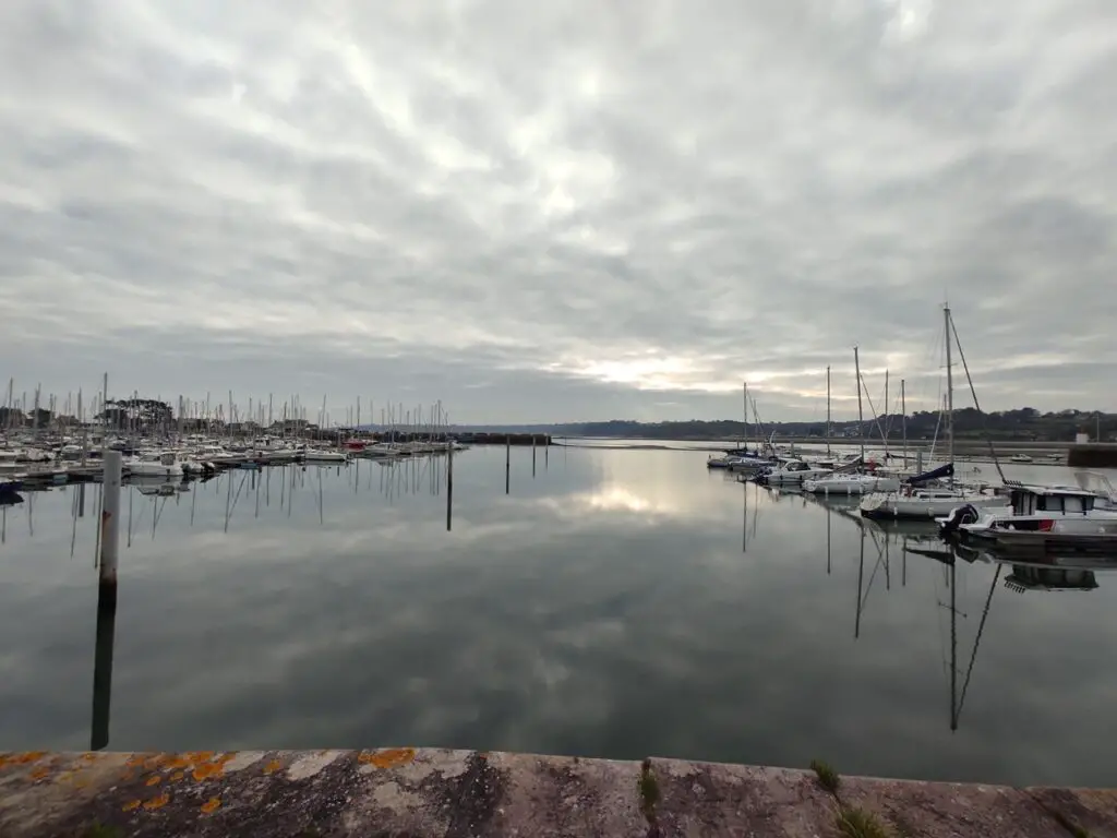 Le port de plaisance de Perros-Guirec, il n'y a plus qu'à trouver le robinet!