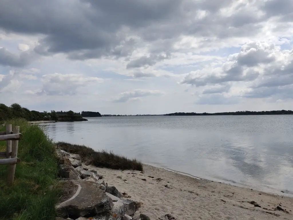 Nouveau tracé du GR dans le pays de Pont-L’Abbé : il aurait été dommage de ne pas longer l'Anse du Pouldon !