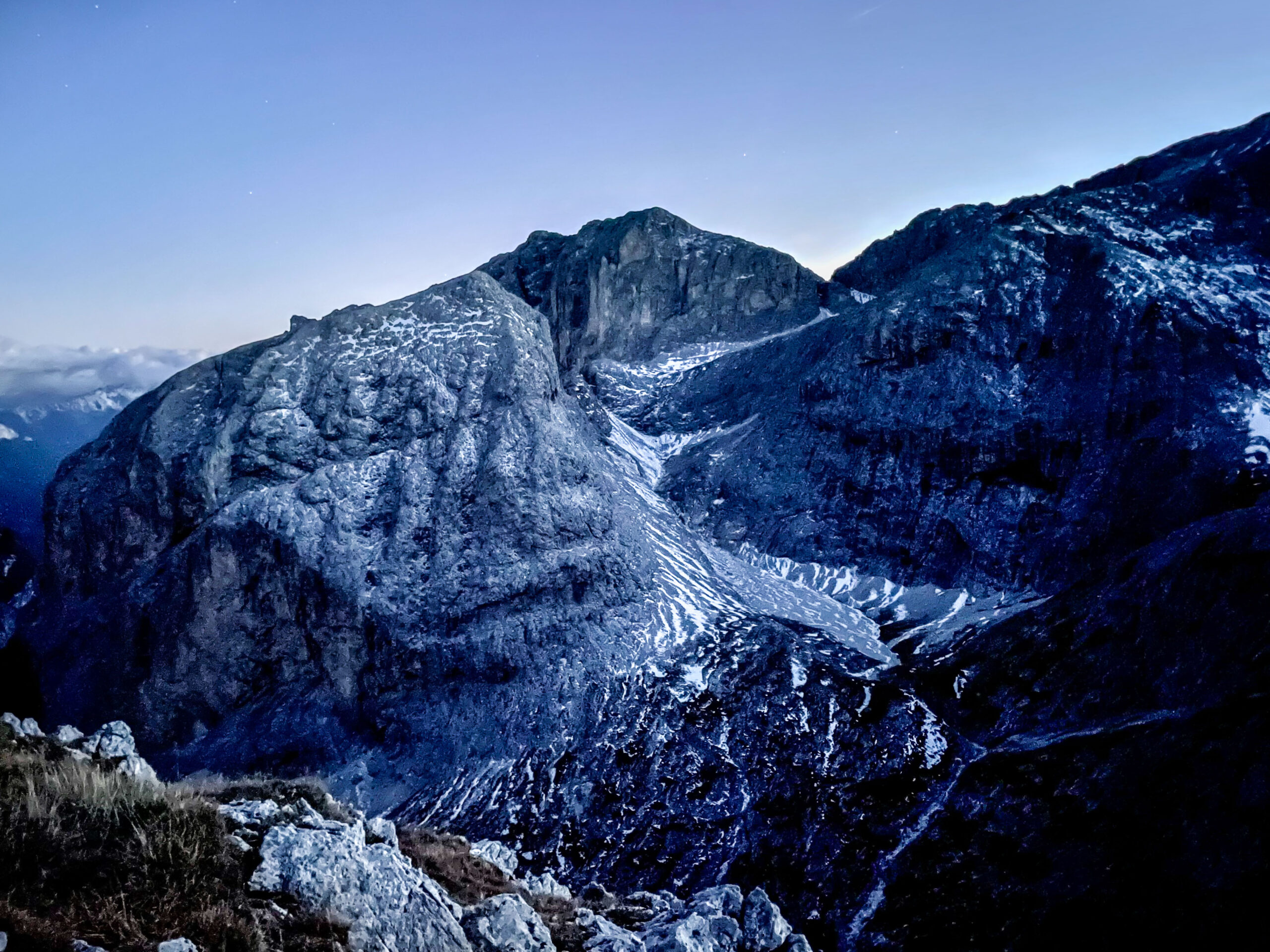 Nuit au sommet du mantel dolomites