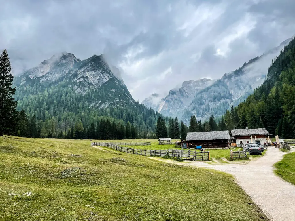 passage grunwaldalm dolomites