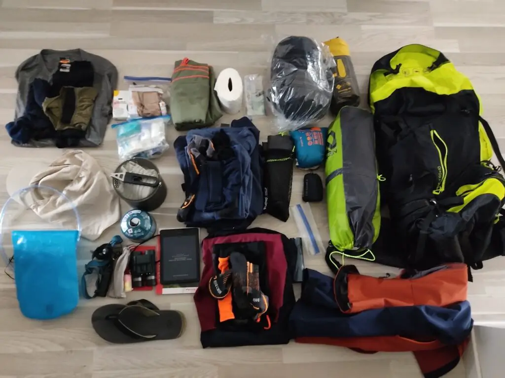 Si si… tout va rentrer dans le sac pour mon trekking sur le GR34!