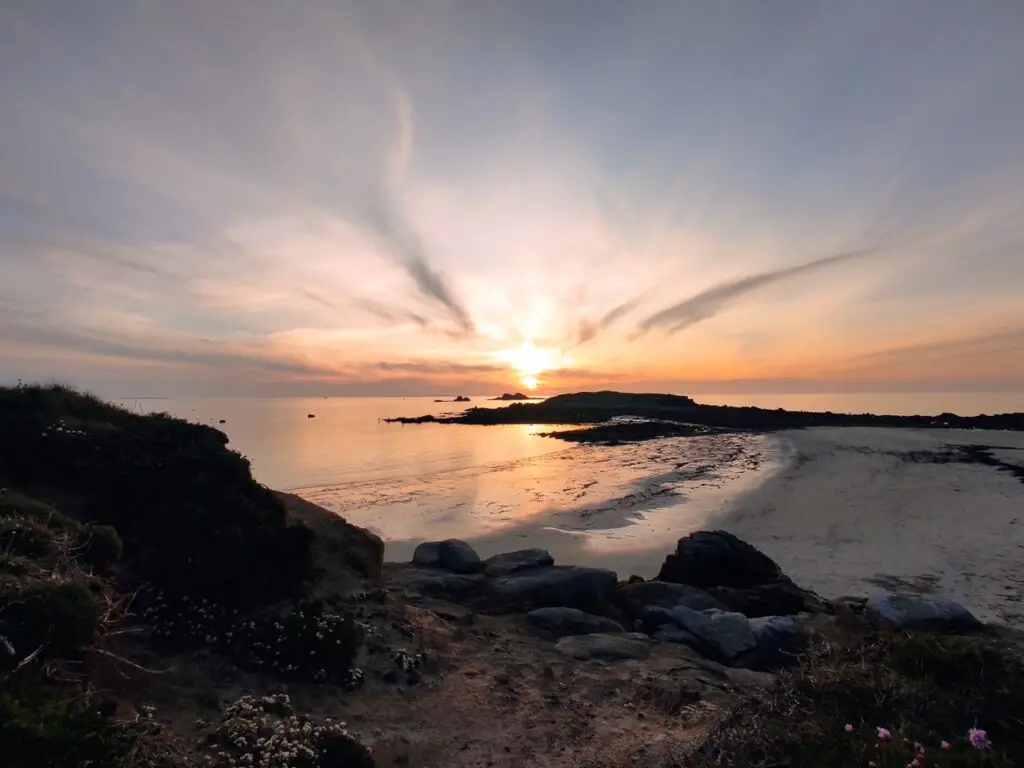 Un coucher de soleil qu'on aimerait éternel... plage de Porsévigné