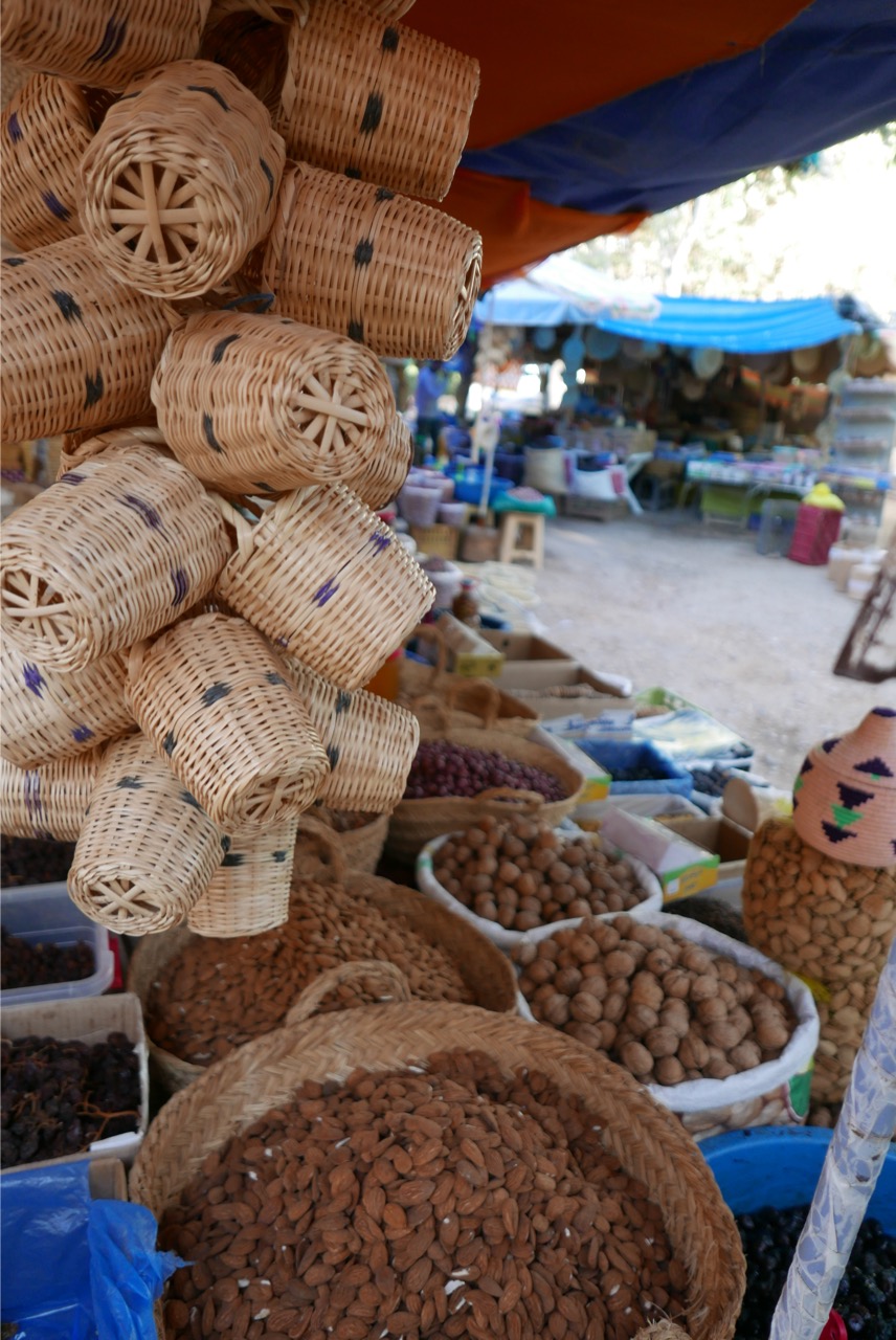 amandes en vrac au marché de Tafoughalt