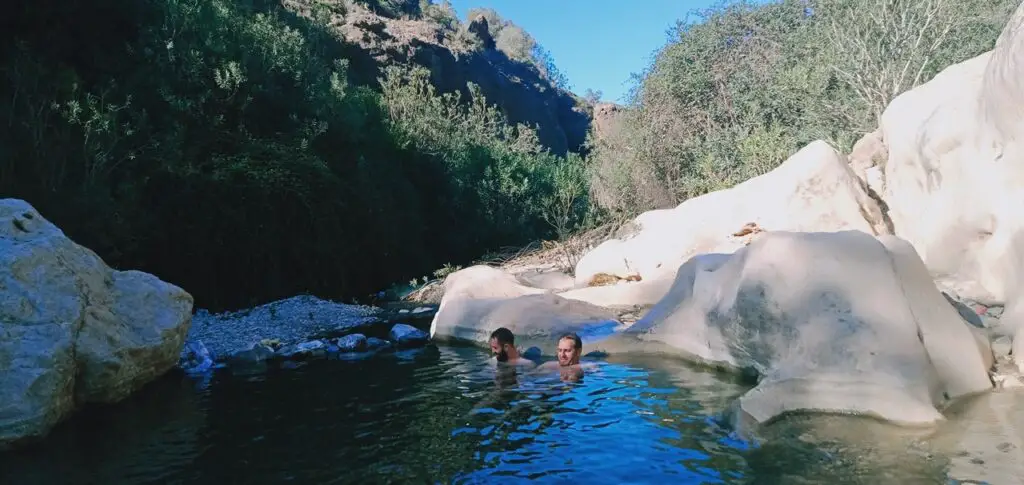 Baignade dans les vasques des gorges de Zegzel dans l'oriental Marocain