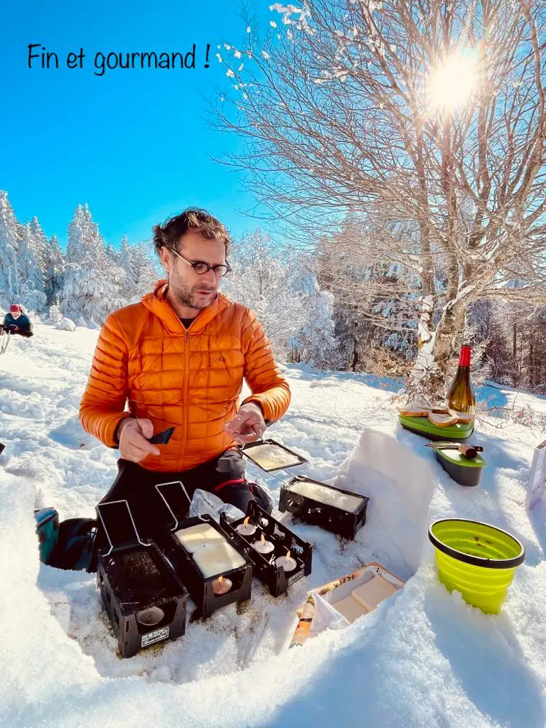 Raclettes durant une sortie raquettes à neige avec un accompagnateur randonnée