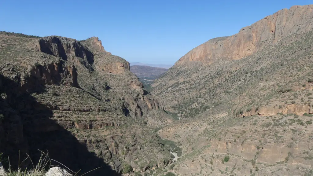 Vue magnifique sur les gorges de DIDI entre Beni Amyir et Zegzel au Maroc