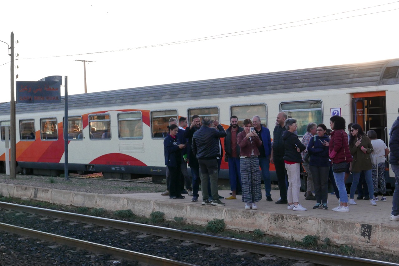 arret à la station ferroviaire de Beni Oukil au Maroc