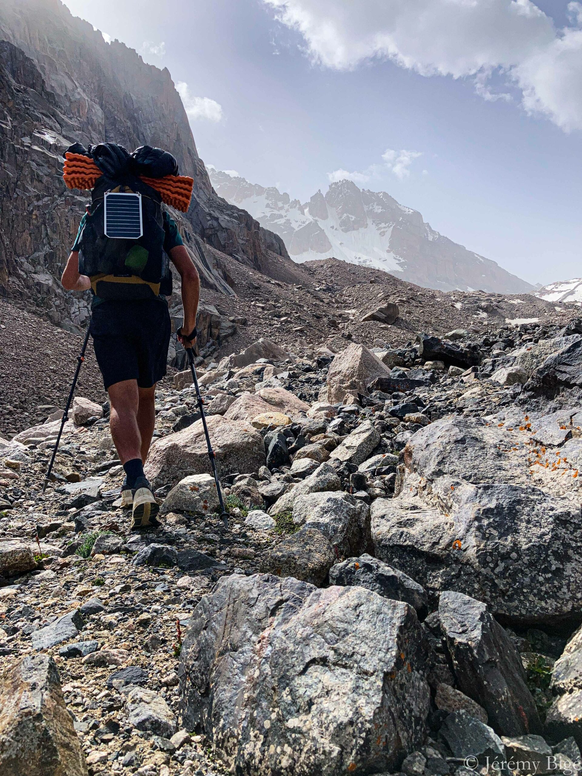 Dans la montée vers le col de Djukuchak, 90 ans après Ella Maillart.