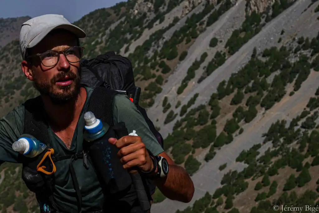 Remontée de la vallée de Karagandi au Kirghizistan pour trouver un passage vers le sud.