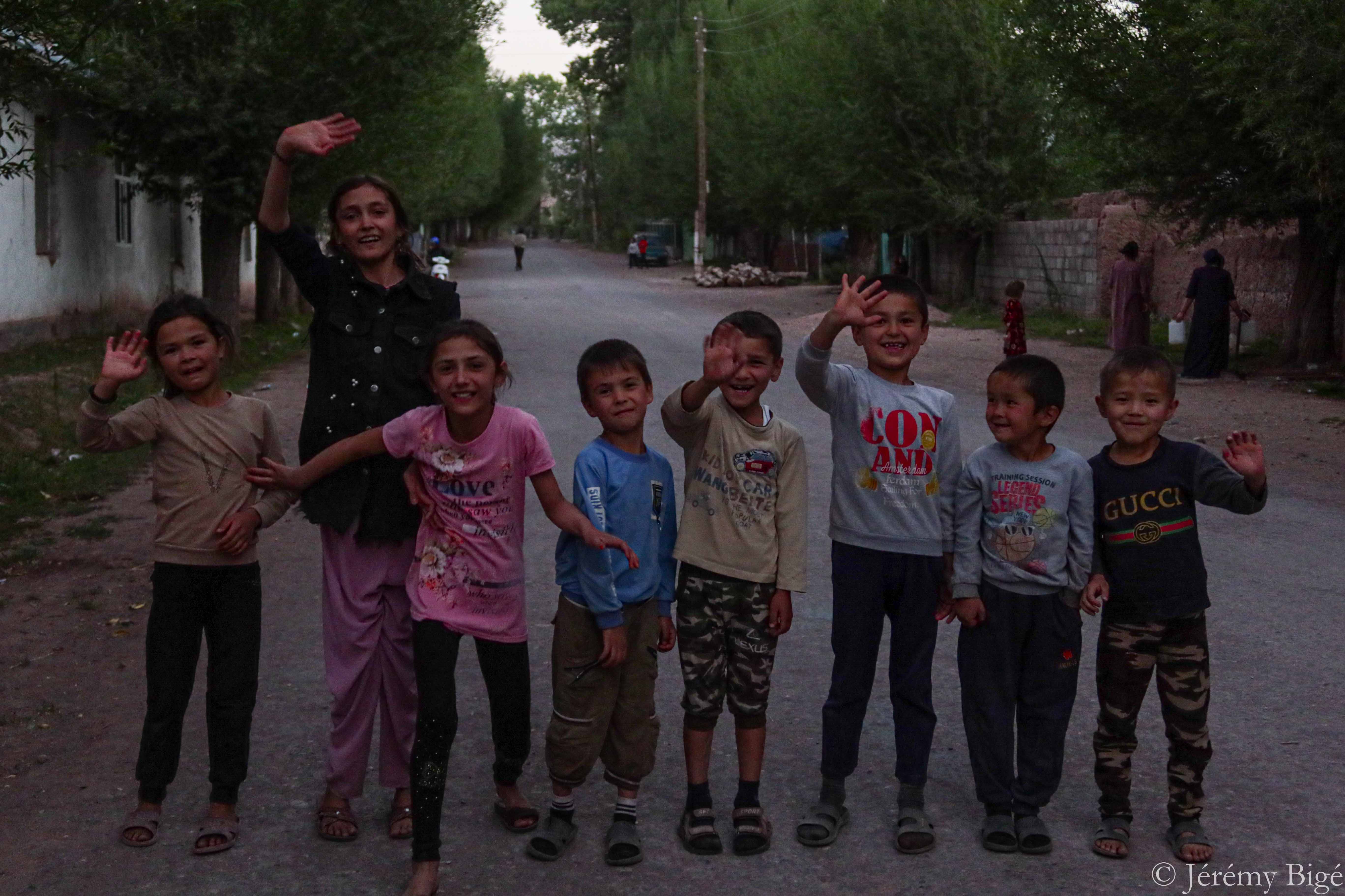 Enfants du village de Jaylghan dans la vallée de Rasht au Tadjikistan.