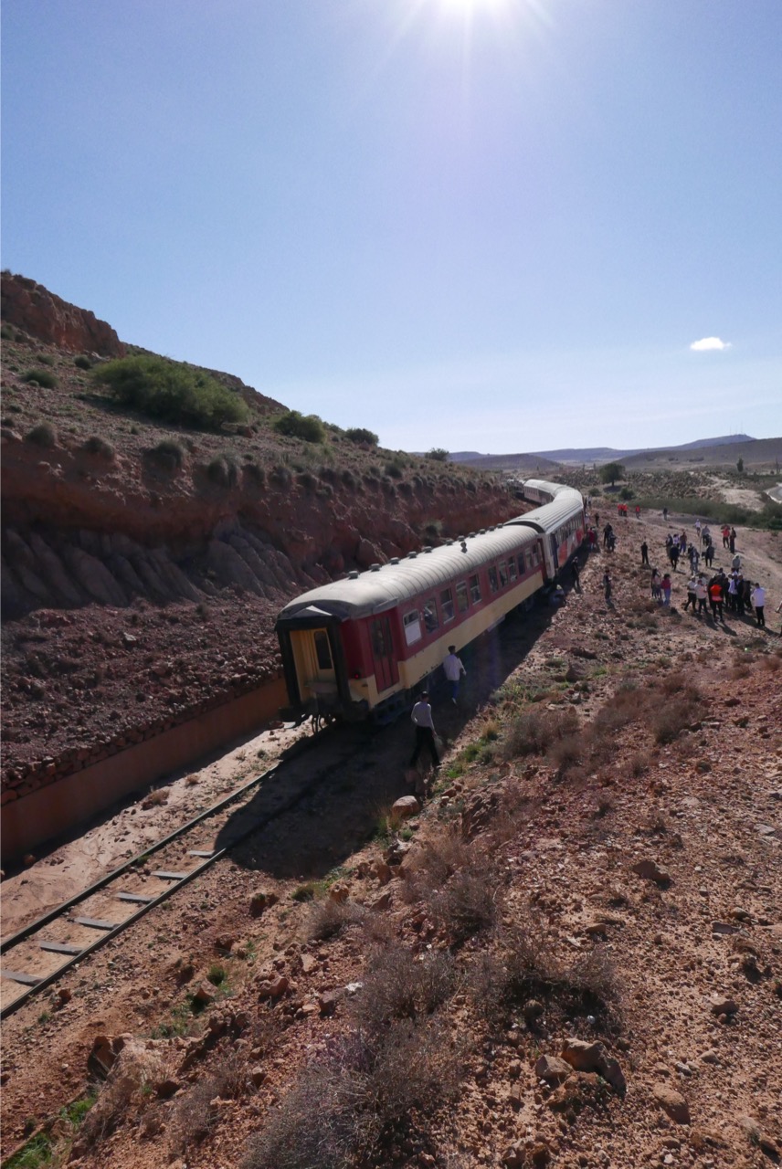 les voyageurs de l'oriental desert express au tunnel de Tiouli