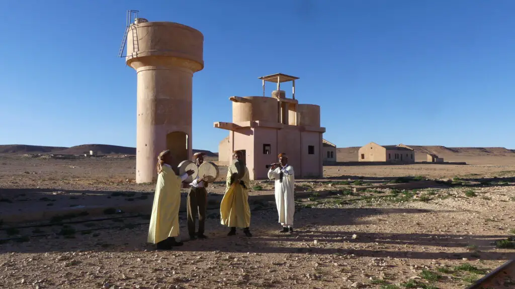Musiciens traditionnel marocain accueillant l'Oriental désert Express