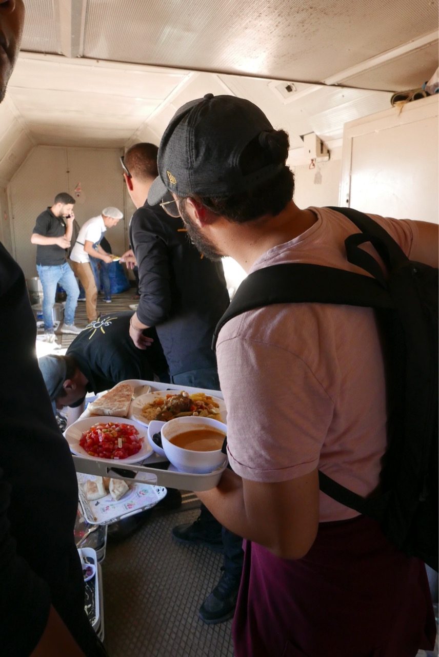 Plateau repas dans l'oriental désert express