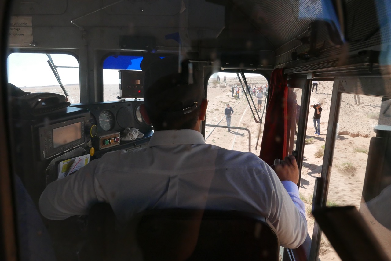 poste de pilotage du train du désert au maroc