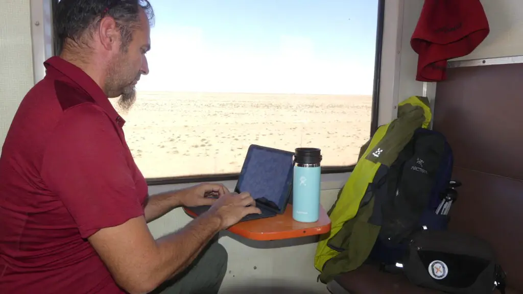 Voyage dans le train du désert au Maroc