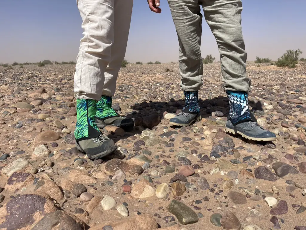choisir ses guêtres et chaussures pour marcher dans le désert
