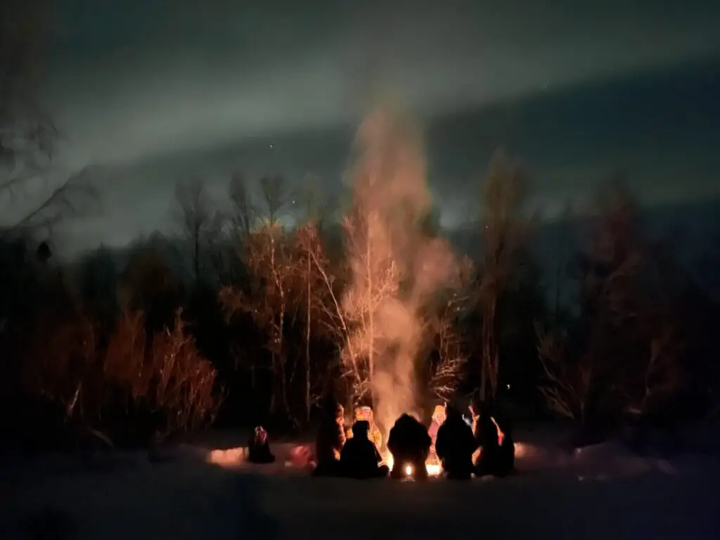 cérémonie autour du Feu avec Peter Fourbear Armstrand noaidi "chamane" Sami