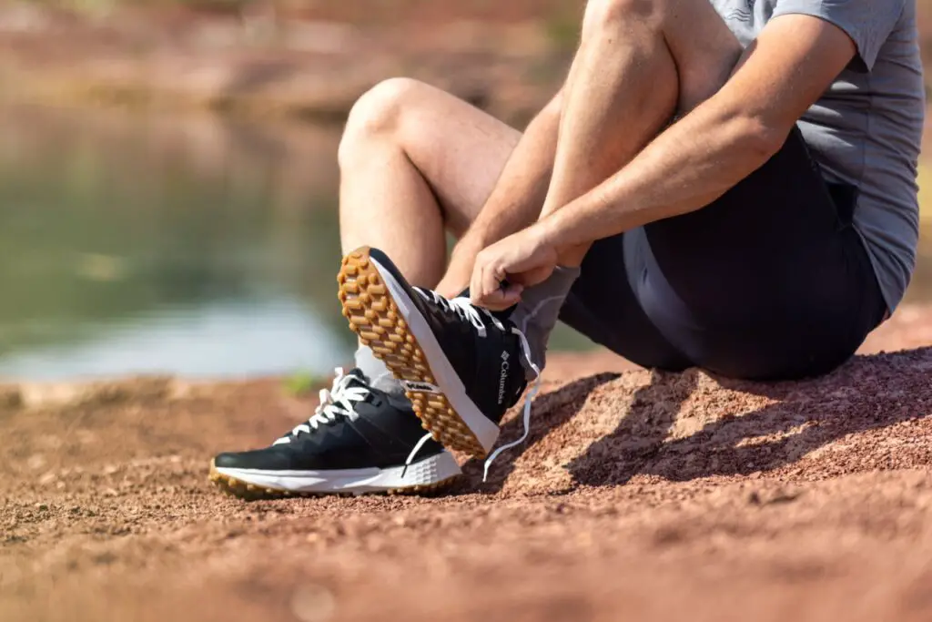 chaussage d'une paire de chaussure de randonnée mid Columbia