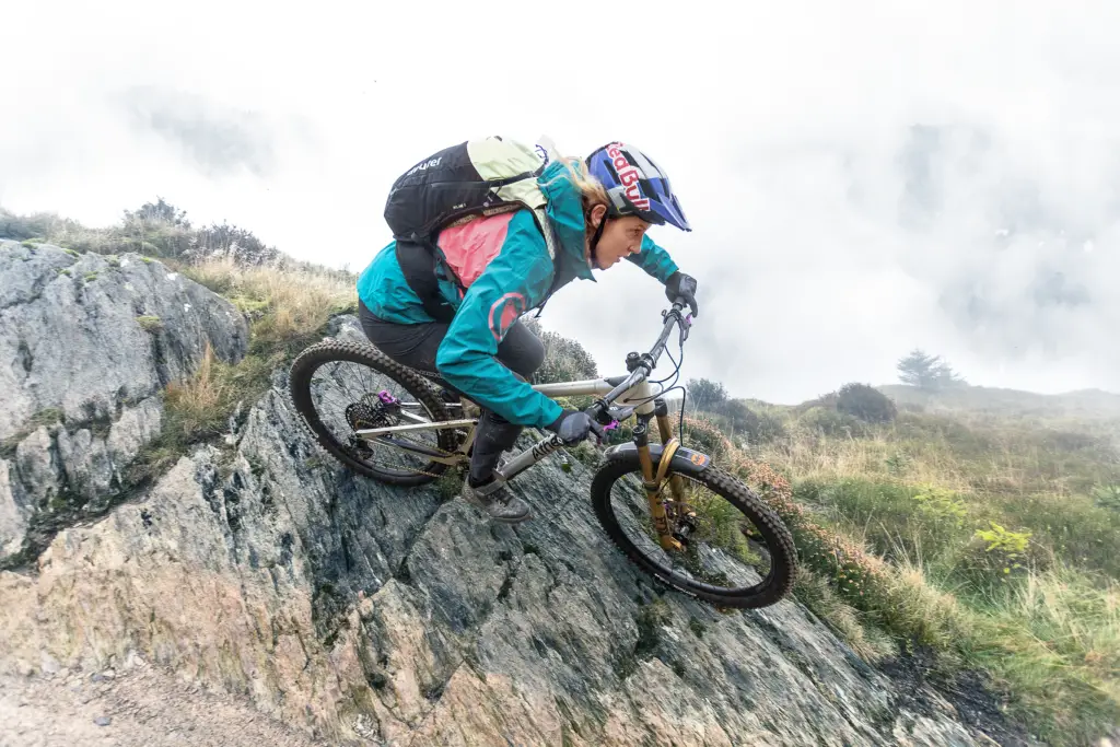 HILINE LE SAC DEUTER ULTIME POUR LES DESCENTES EXIGEANTES EN VTT