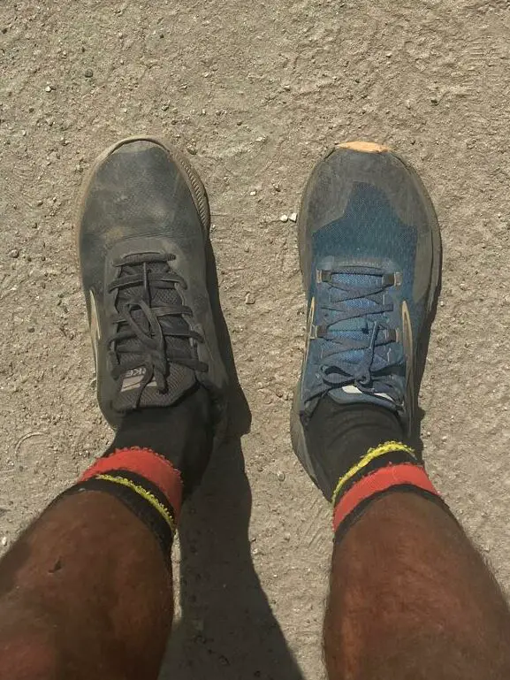 Avec mes deux chaussures différentes au Dolpo.