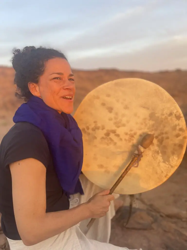 Stéphanie Ukuraï Idowé d'ével de l'âme dans le désert marocain avec Ali Khatar