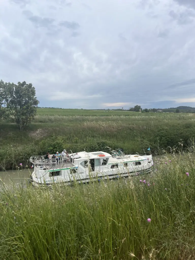 Péniche sur le canal du midi