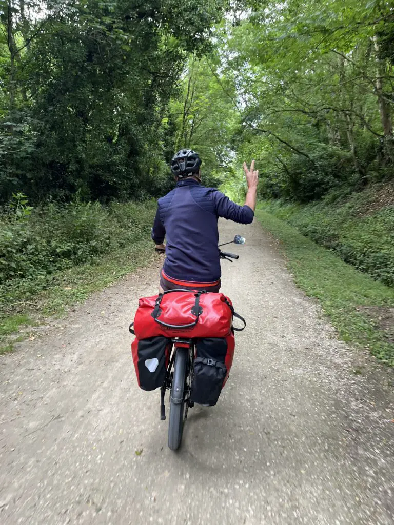 Vélo sur une piste cyclable