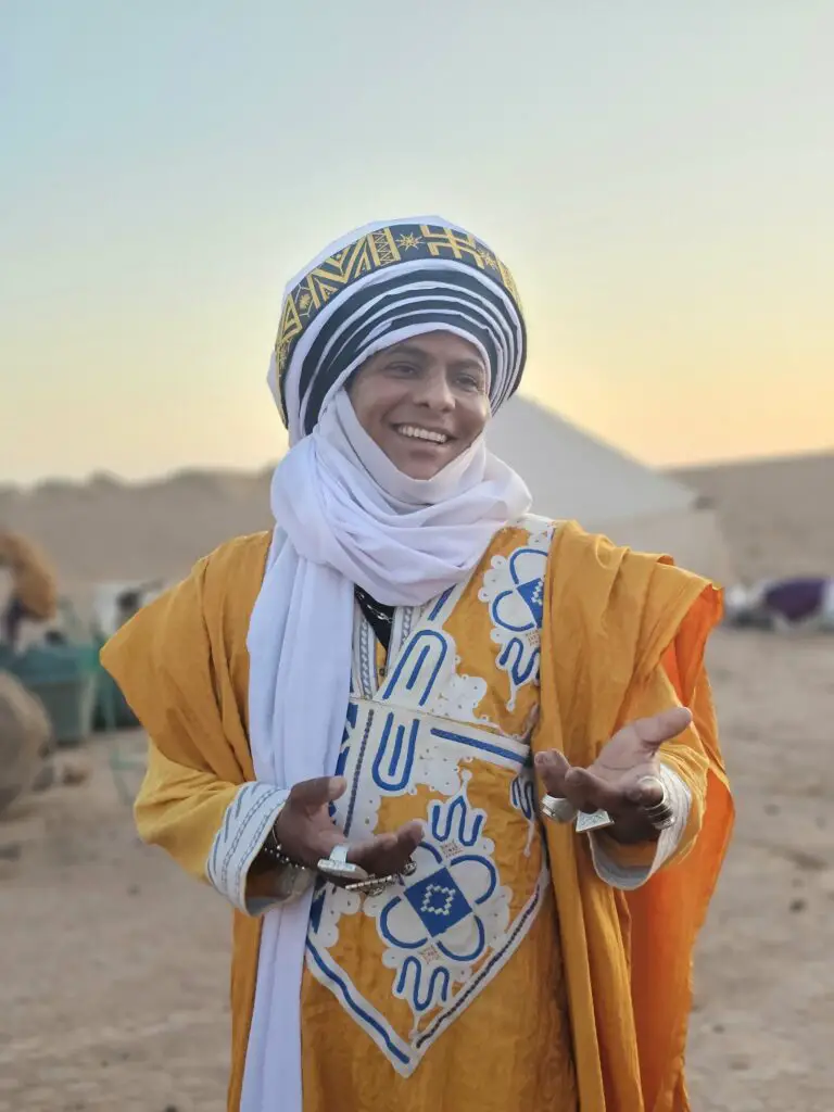 Ali Khatar guide du désert et spirituel fondateur de l'agence de voyage Âmes du Désert
