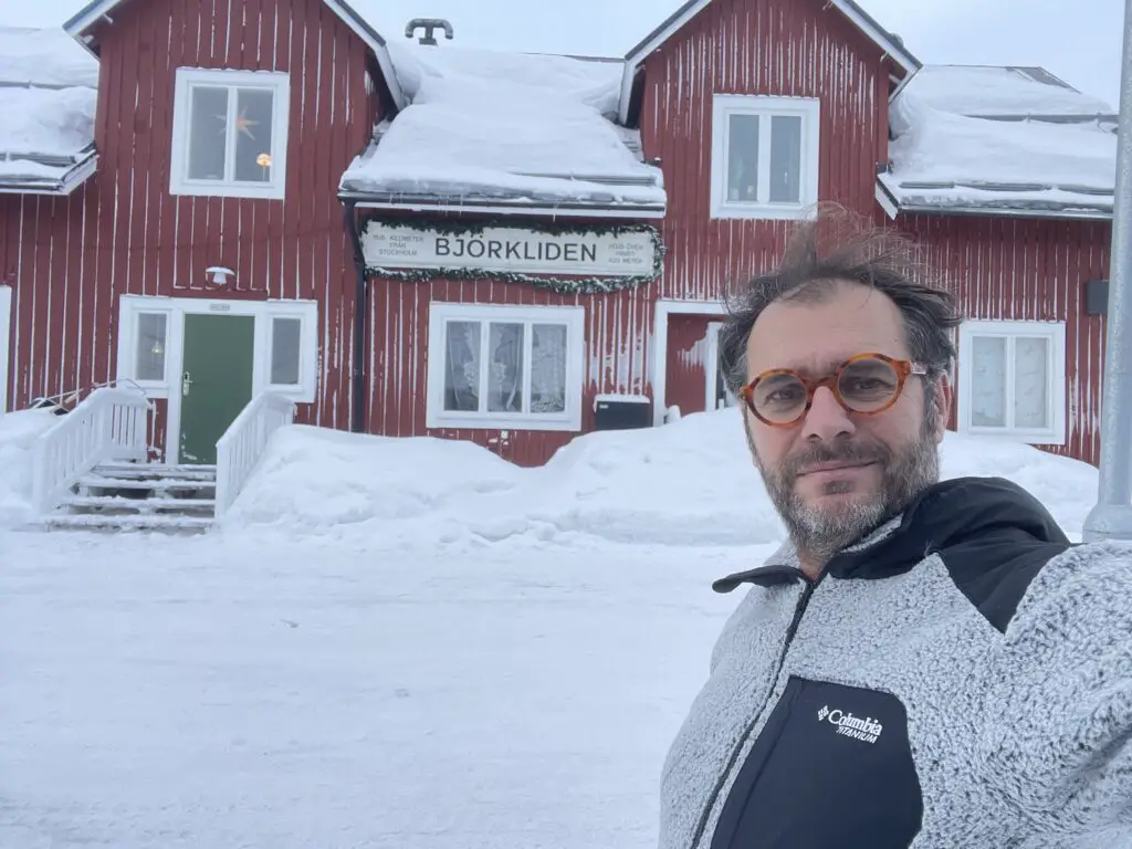 Arret du train à Bjorkliden entre narvik et kiruna