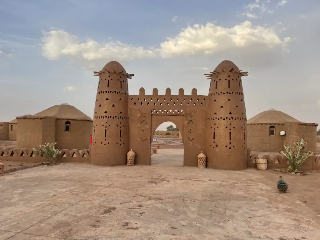 La source de gaia fondée par Ali Khatar au pied du désert de M'hamid