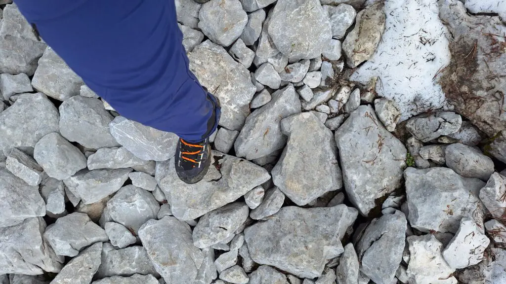 test chaussure sportiva-Sambuy-descente-pierrier-massif des bauges