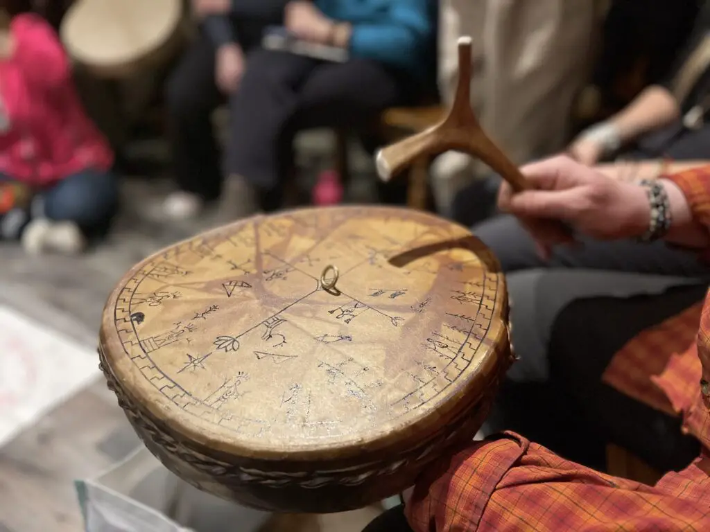 etapes de divination au Goavddis le tambour SAMI