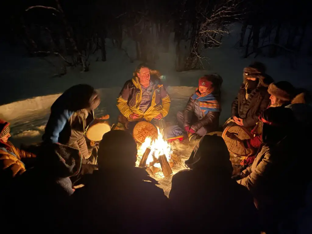 Peter Fourbears Armstrand, Noaidi, un messager entre deux mondes