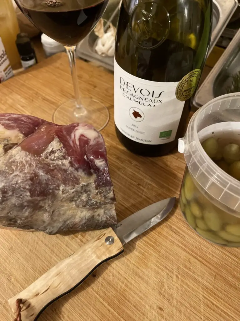 Préparer un bon apéritif dinatoire avec le couteau Pältsa Masur Damasteel® RWL34™