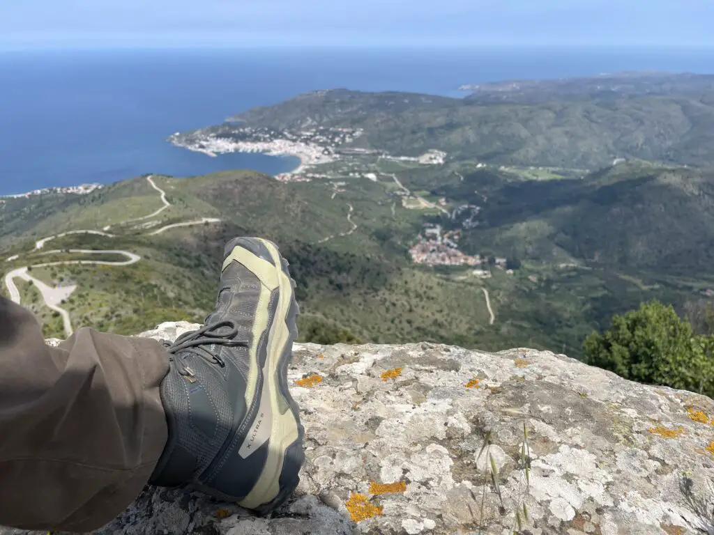Randonnée sur la côte vermeille avec la chaussure Salomon X Ultra 5 Mid GTX
