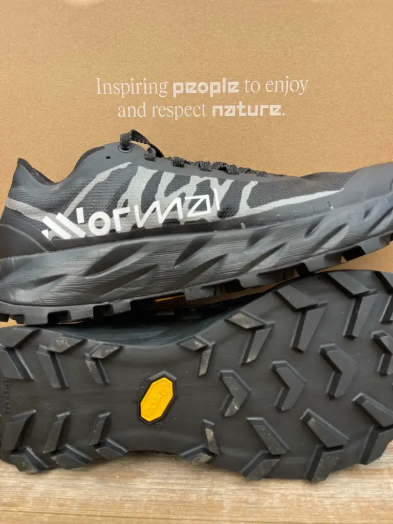 Test terrain de la chaussure Trail running NNormal Kjerag Brut pour homme avec semelle vibram