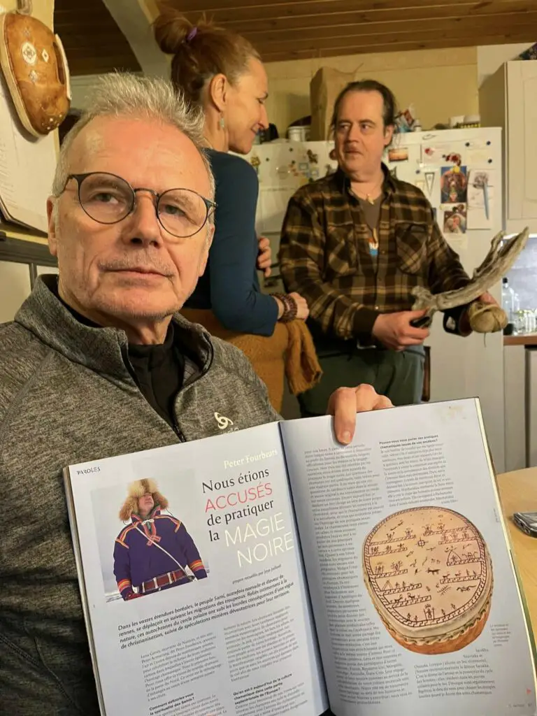 Transmission authentique du chamanisme SAMI relié dans le magazine Natives des peuples et des racines