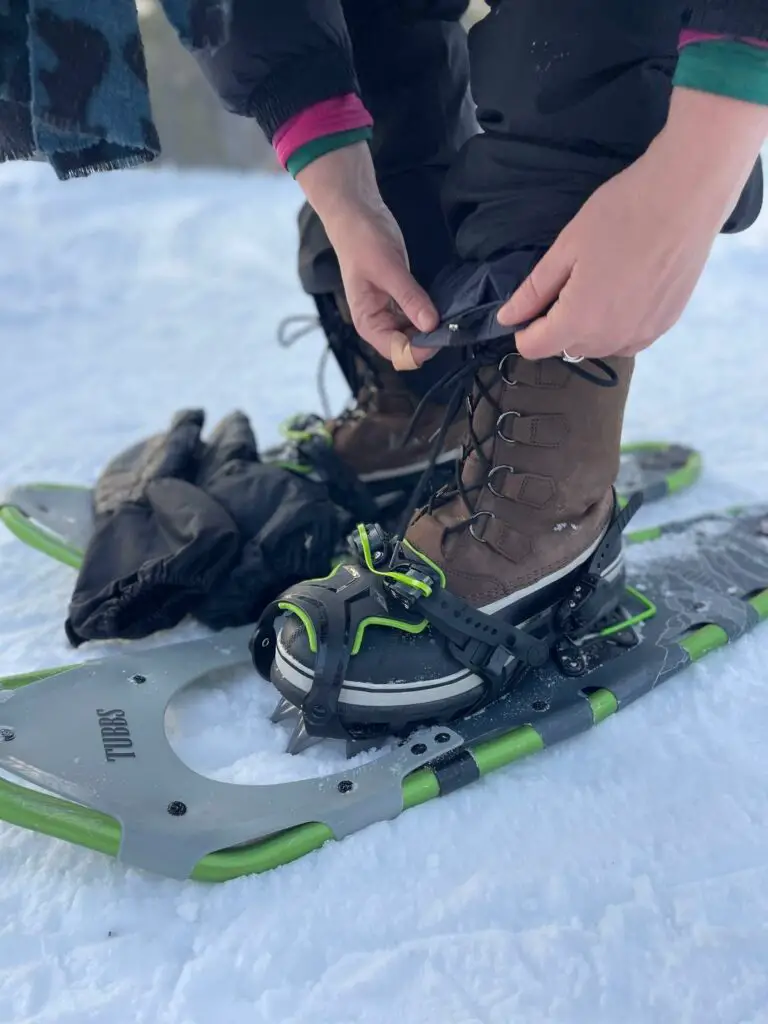 raquette à neige avec paire de sorel caribou