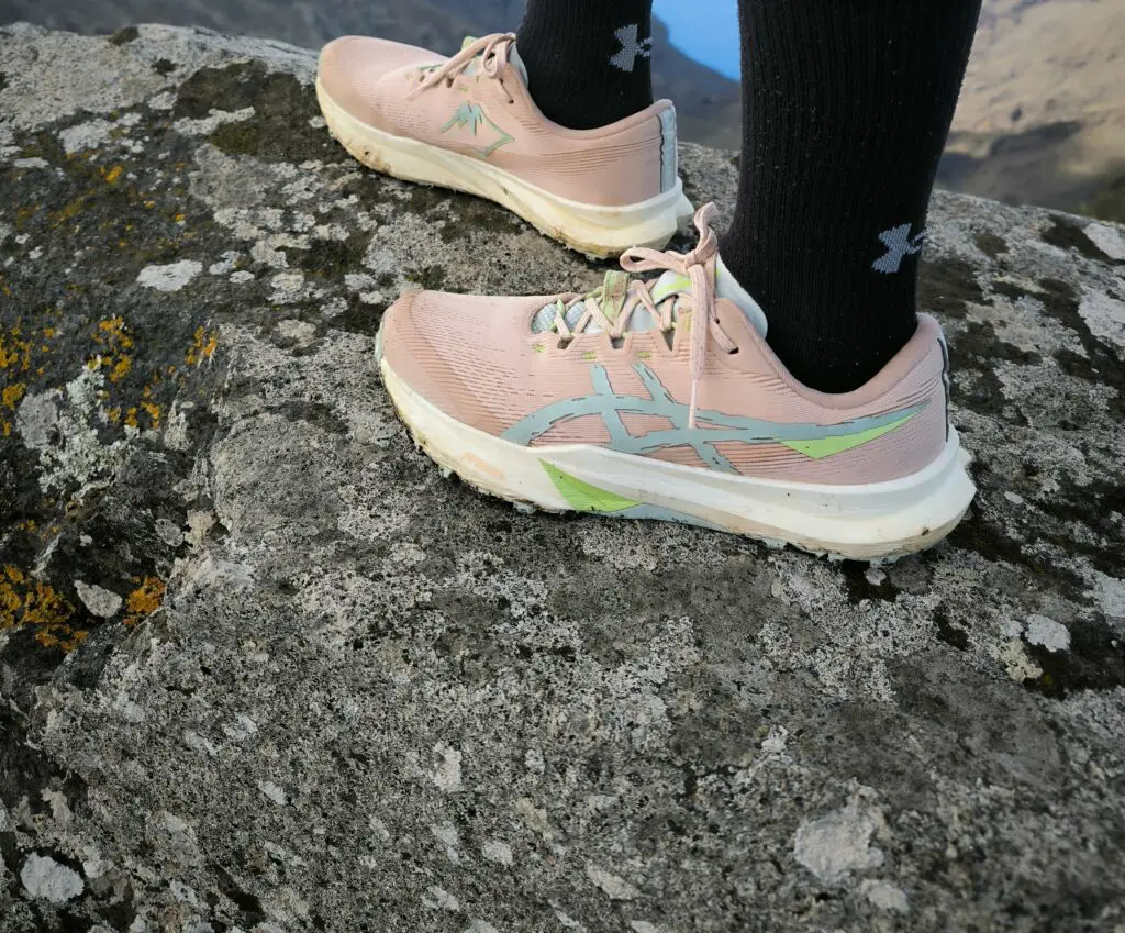 zoom côté asics trail femme