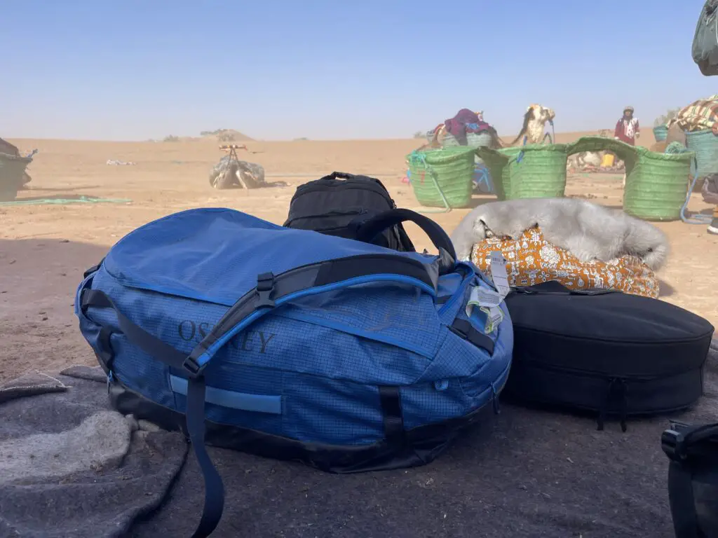 Les fonctionnalités du Transporter™ Duffel 95 à l'épreuve du désert