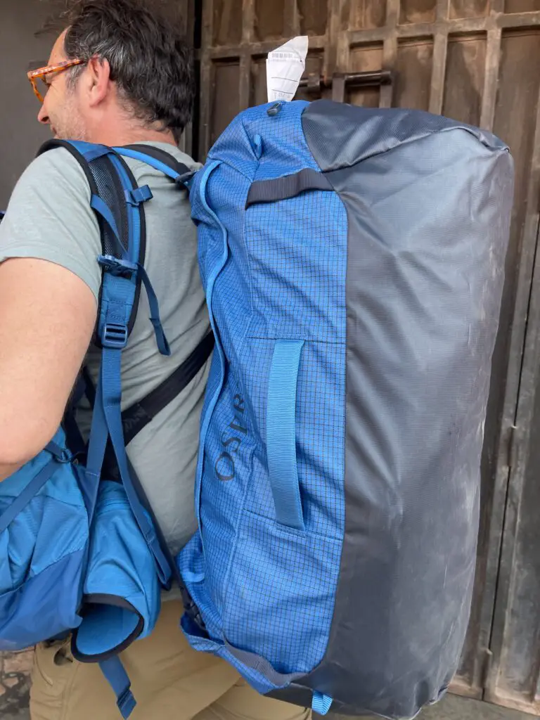 Portage et transport polyvalence et confort sur le terrain avec le transporter duffel 95 Osprey