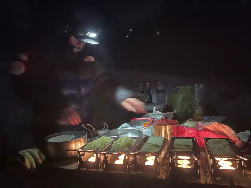 Soirée raclette dans le vercors lors d'un WE igloo