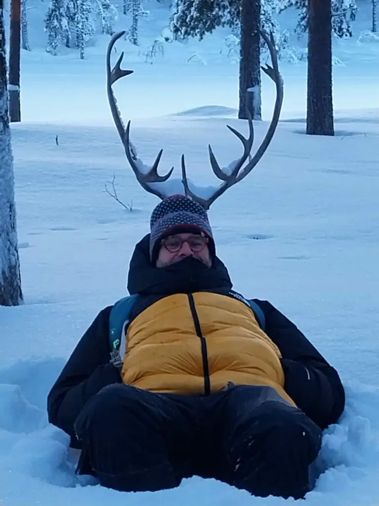 journée froide en laponie et bien au chaud dans sa parka the north face