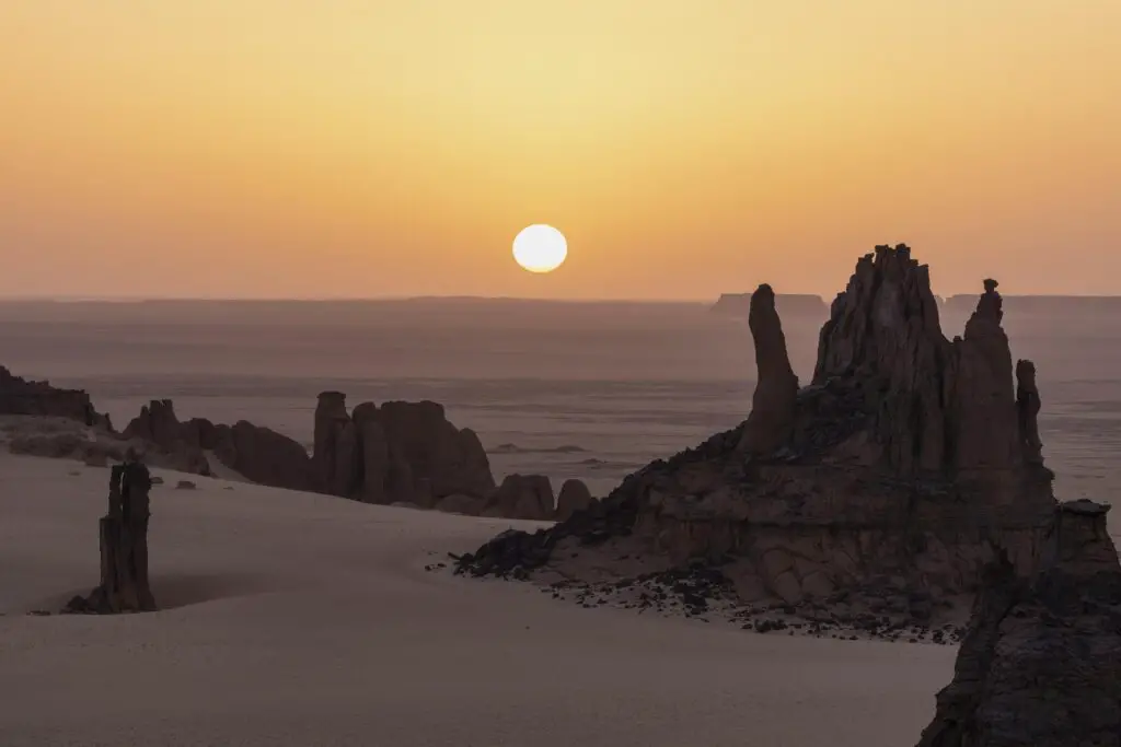 Couchers de soleil spectaculaires aventure Sahara algérien