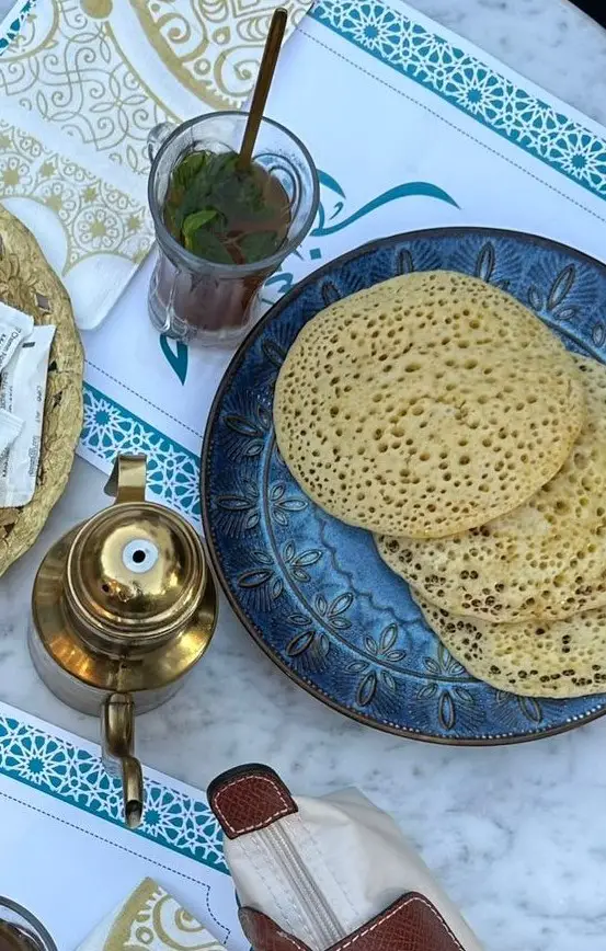 Baghrir crêpe aux mille trous spécialité cuisine Algérie