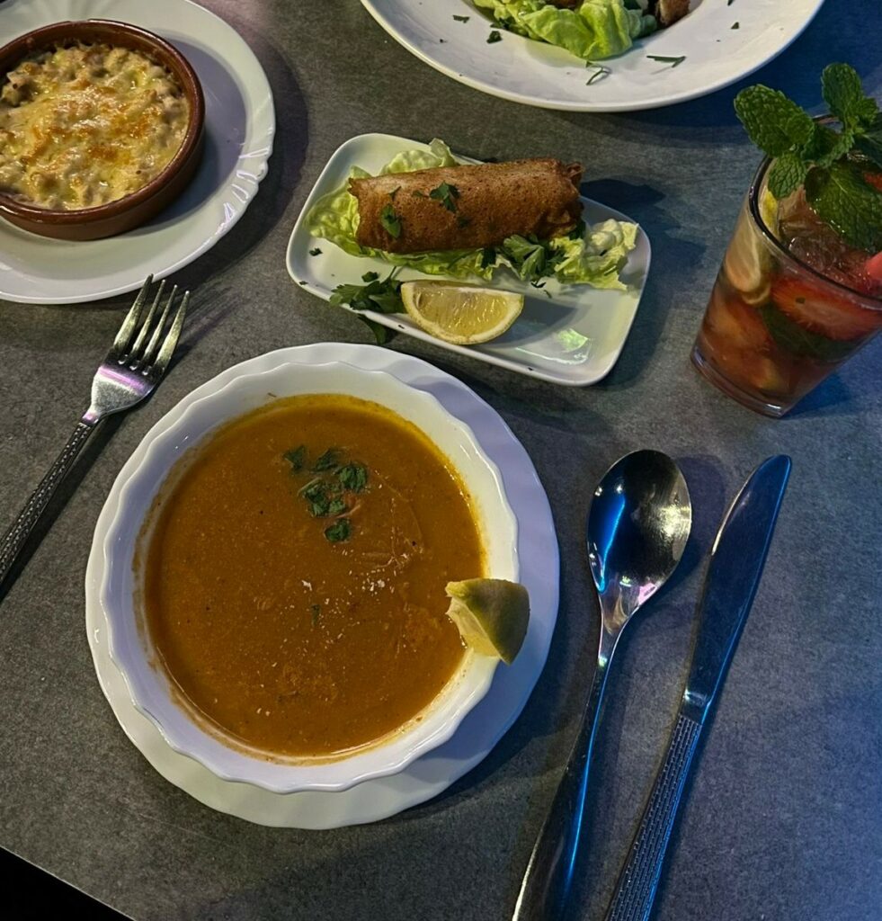 Chorba Frik soupe traditionnelle algérienne spécialité cuisine d Algérie