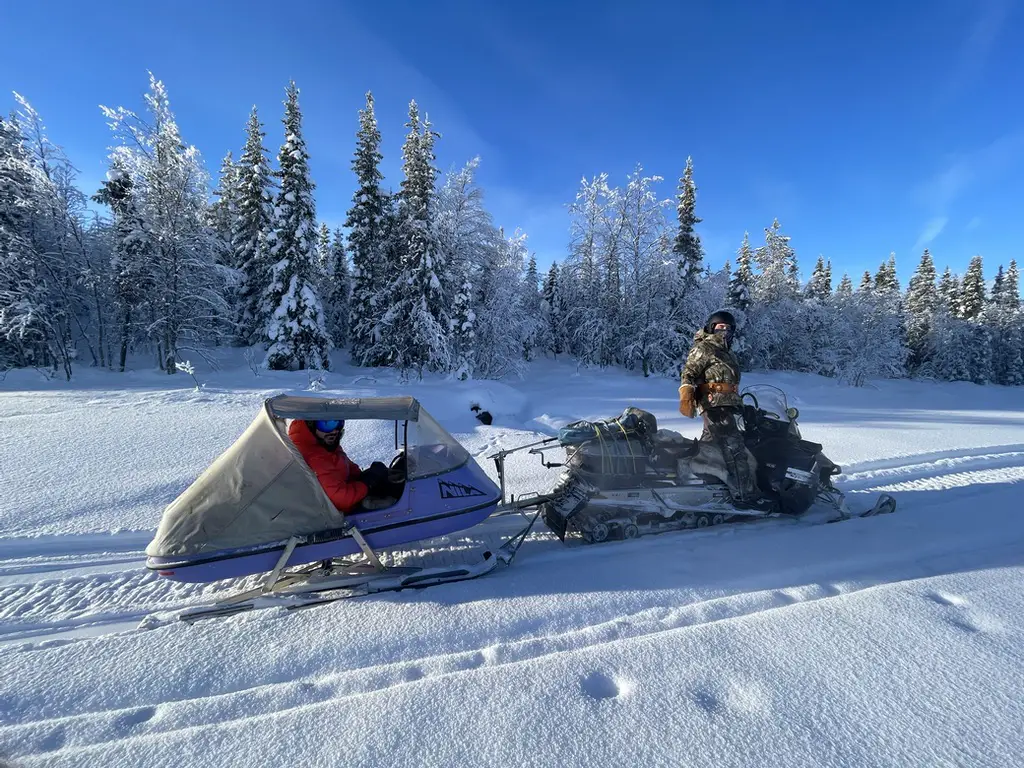 Motoneige avec pulka panoramique en laponie